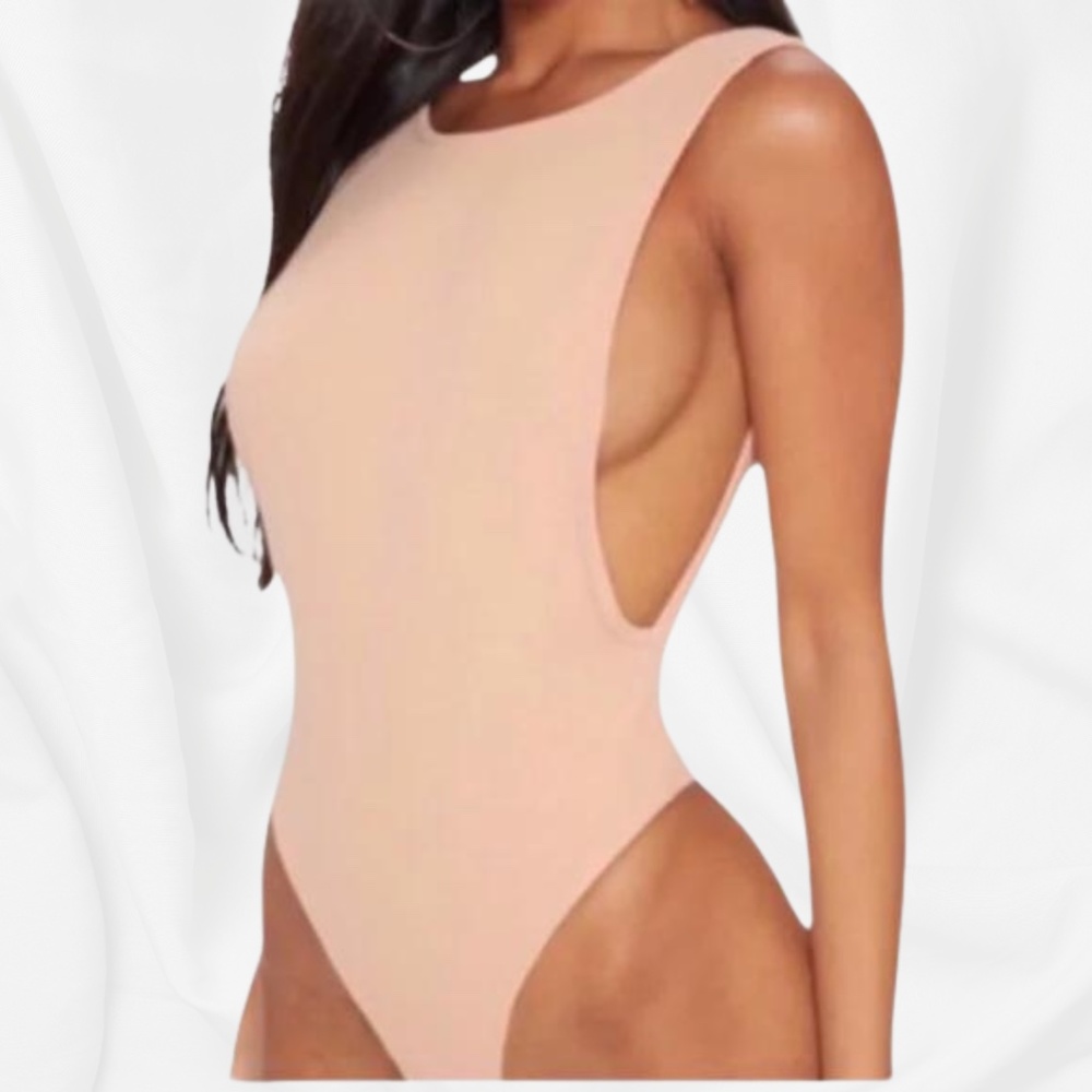 Women's Bodysuit with Low-Cut Sides in Blush Pink (NWOT)￨Size Medium